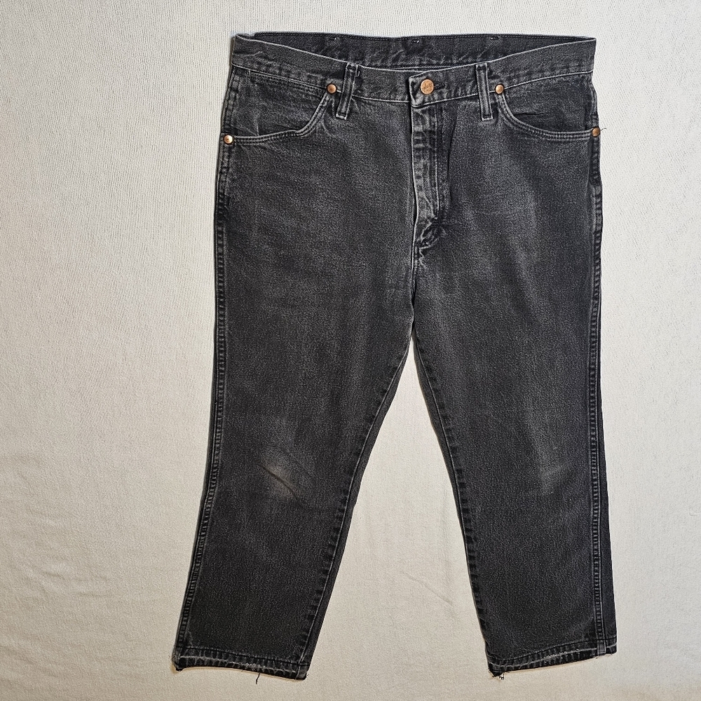 Wrangler Mens 34x30. Black Straight Leg Jeans. With The Hem Undone.